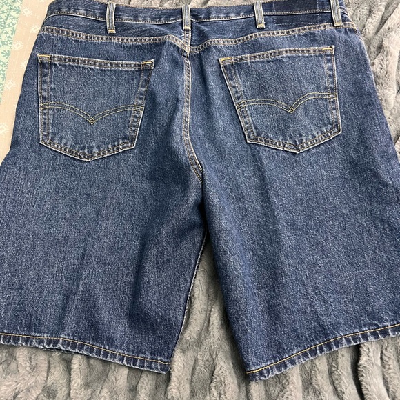Like New Men’s Levi’s Blue Denim Shorts - Picture 2 of 8